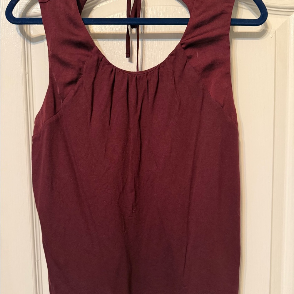 Banana Republic Sleeveless Scoop Neck Tank in Burgundy